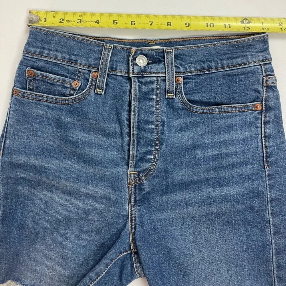 Levi’s Wedgie Skinny Denim Shorts Women’s Size 27 High Rise Raw Hem Medium Wash - Picture 3 of 8